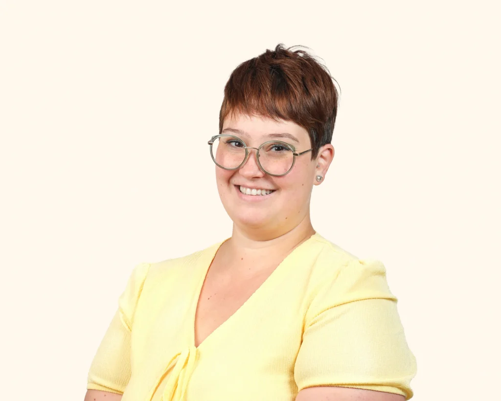 Portrait de la fondatrice de Manalait, Manon Perez Schneider, spécialiste de l'allaitement, de la diversification et du sommeil des petits